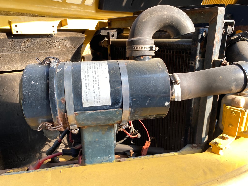รถแบคโฮ KOMATSU PC60-7 ขนาด 6ตัน มีหัวกระแทกและบุ้งกี๋ ติดต่อ Line: jiraroj2909