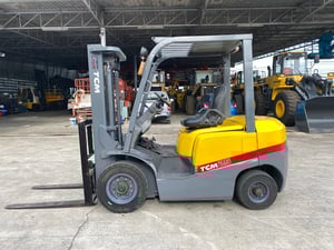 รถฟอร์คลิฟท์ TCM  FD25T3C ขนาด 2.5 ตัน ยกสูง 3 เมตร รถเก่านอกนำเข้า ติดต่อ Line jiraroj2909