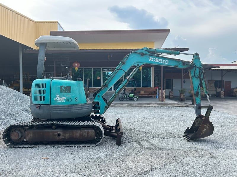 รถแบคโฮ KOBELCO SK30SR ขนาด 3 ตัน รถเก่านอกนำเข้า ติดต่อ Line: jiraroj2909