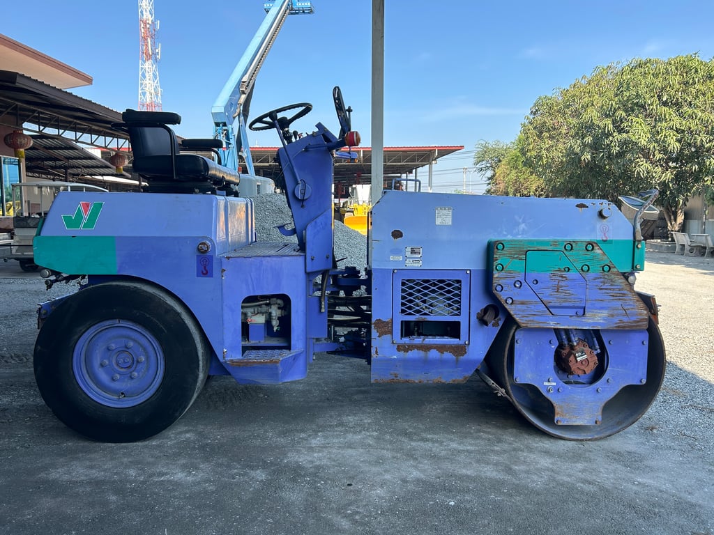 รถบด KOMASTU JV40CW-3 ล้อหน้าเหล็ก ล้อหลังยาง ขนาด 4ตัน ติดต่อ Line jiraroj2909 รถบด KOMASTU JV40CW-3 ล้อหน้าเหล็ก ล้อหลังยาง ขนาด 4ตัน ติดต่อ Line jiraroj2909