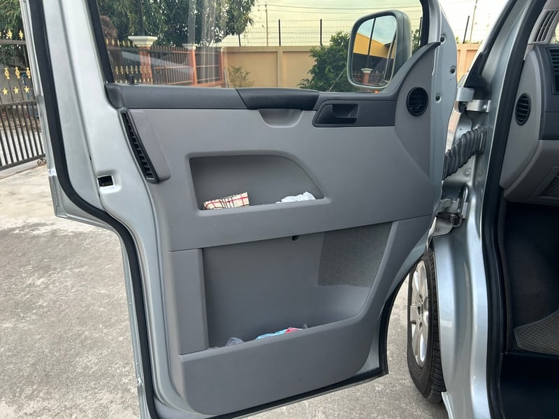 ปี 2005 รถตู้ Volkswagen Caravelle 2.5 TDi รถบ้าน เจ้าของขายเอง