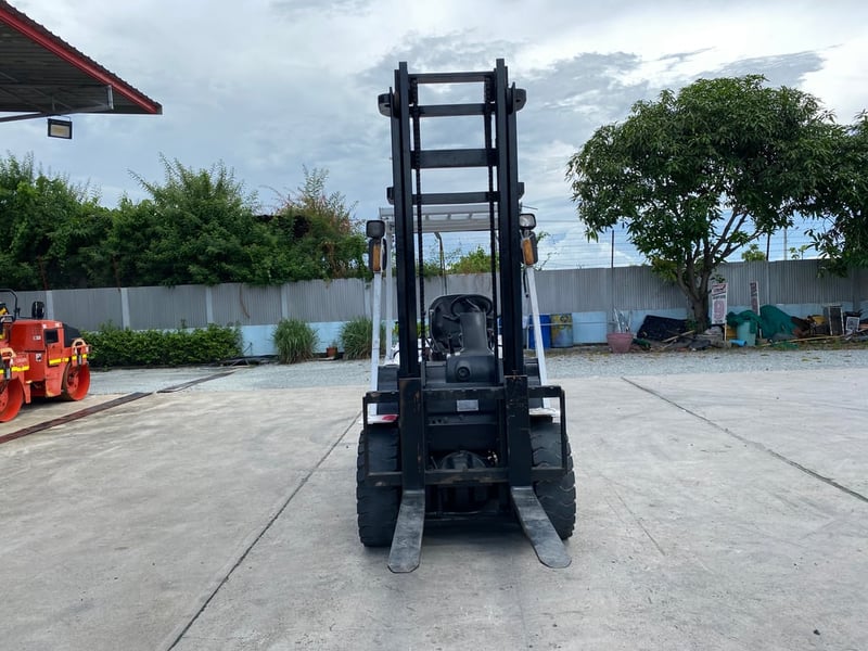 รถฟอร์คลิฟท์ TCM ขนาด 3ตัน รุ่น FD30T3 ยกสูง 4เมตร รถเก่านอกนำเข้า ติดต่อ Line jiraroj2909