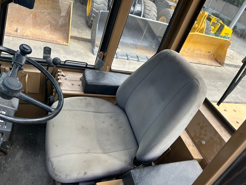 รถตักล้อยาง CAT IT14F บุ้งกี๋ 1.4 คิว ยกสูง 3.6 ม. คอนโทรลเดี่ยว รถเก่านอกนำเข้า ติดต่อ Line jiraroj2909