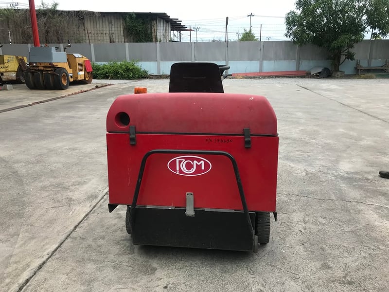 รถดูดฝุ่นแบบขับ RCM  ติดต่อ Line jiraroj2909