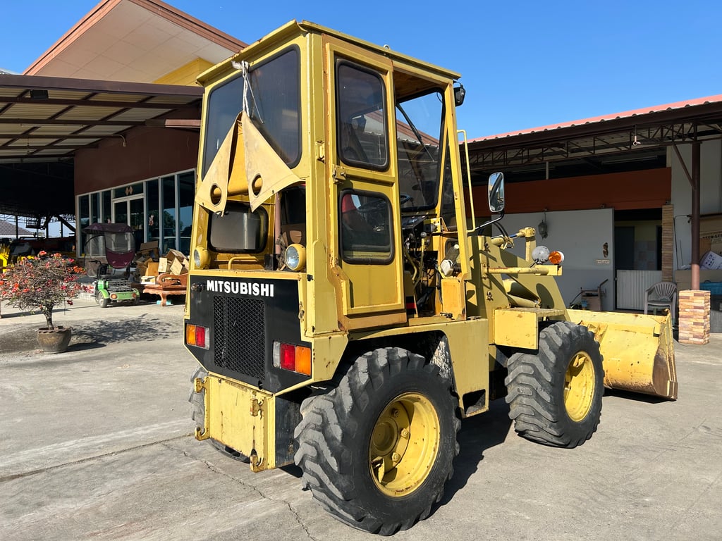 รถตักล้อยาง MITSUBISHI WS300 บุ้งกี๋ 0.5 คิว ยกสูง 3 เมตร รถเก่านอกนำเข้า ติดต่อ Line jiraroj2909 รถตักล้อยาง MITSUBISHI WS300 บุ้งกี๋ 0.5 คิว ยกสูง 3 เมตร รถเก่านอกนำเข้า ติดต่อ Line jiraroj2909