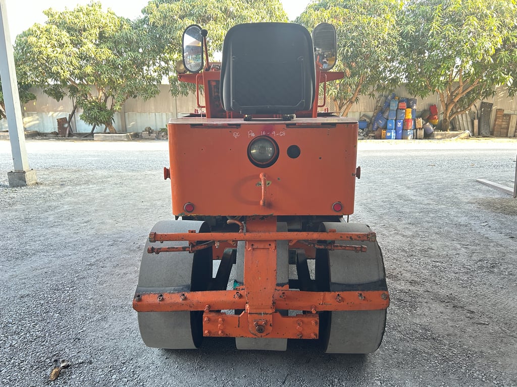 รถบดล้อหน้าเหล็กล้อหลังยาง SAKAI TG25 ขนาด 2.5 ตัน รถเก่านอกนำเข้า ติดต่อ Line jiraroj2909 รถบดล้อหน้าเหล็กล้อหลังยาง SAKAI TG25 ขนาด 2.5 ตัน รถเก่านอกนำเข้า ติดต่อ Line jiraroj2909