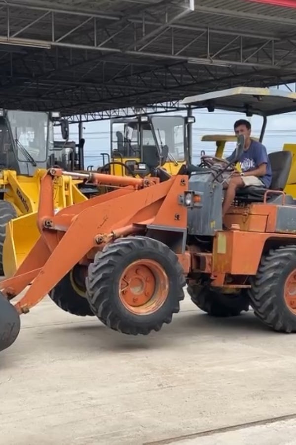 รถตักล้อยาง MITSUBISHI WS300A บุ้งกี๋ 0.5 คิว รถเก่านอกนำเข้า ติดต่อ Line jiraroj2909 รถตักล้อยาง MITSUBISHI WS300A บุ้งกี๋ 0.5 คิว รถเก่านอกนำเข้า ติดต่อ Line jiraroj2909