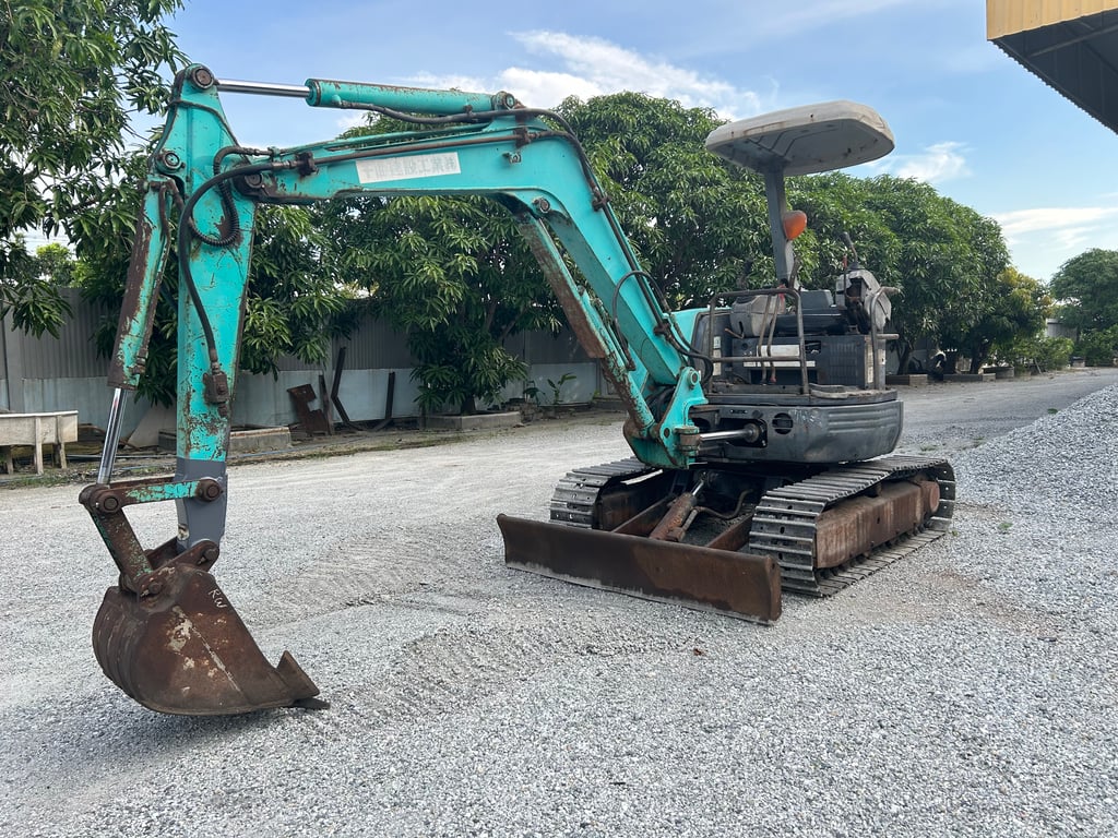 รถแบคโฮ KOBELCO SK30SR ขนาด 3 ตัน รถเก่านอกนำเข้า ติดต่อ Line: jiraroj2909