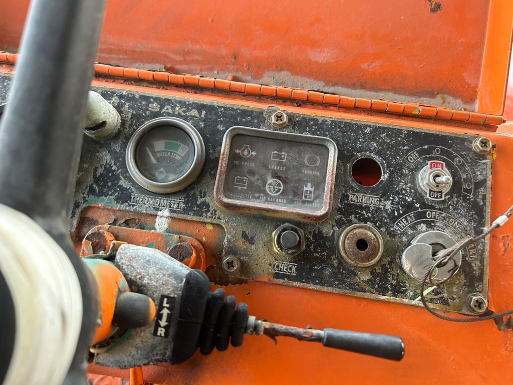 รถบดล้อหน้าเหล็กล้อหลังยาง SAKAI TG25 ขนาด 2.5 ตัน รถเก่านอกนำเข้า ติดต่อ Line jiraroj2909 รถบดล้อหน้าเหล็กล้อหลังยาง SAKAI TG25 ขนาด 2.5 ตัน รถเก่านอกนำเข้า ติดต่อ Line jiraroj2909