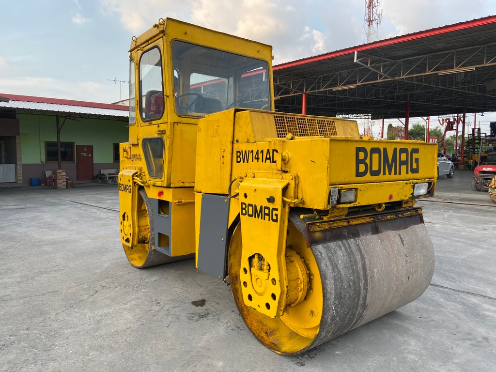 รถบดล้อเหล็ก BOMAG  BW141AD ขนาด 7 ตัน   รถเก่านอกนำเข้า ติดต่อ  Line jiraroj2909