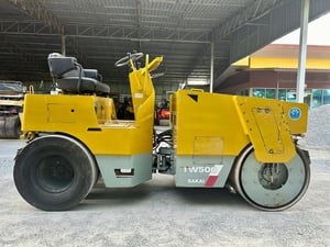 รถบดล้อหน้าเหล็กล้อหลังยาง 4 เส้น SAKAI TW500    ติดต่อ Line  jiraroj2909