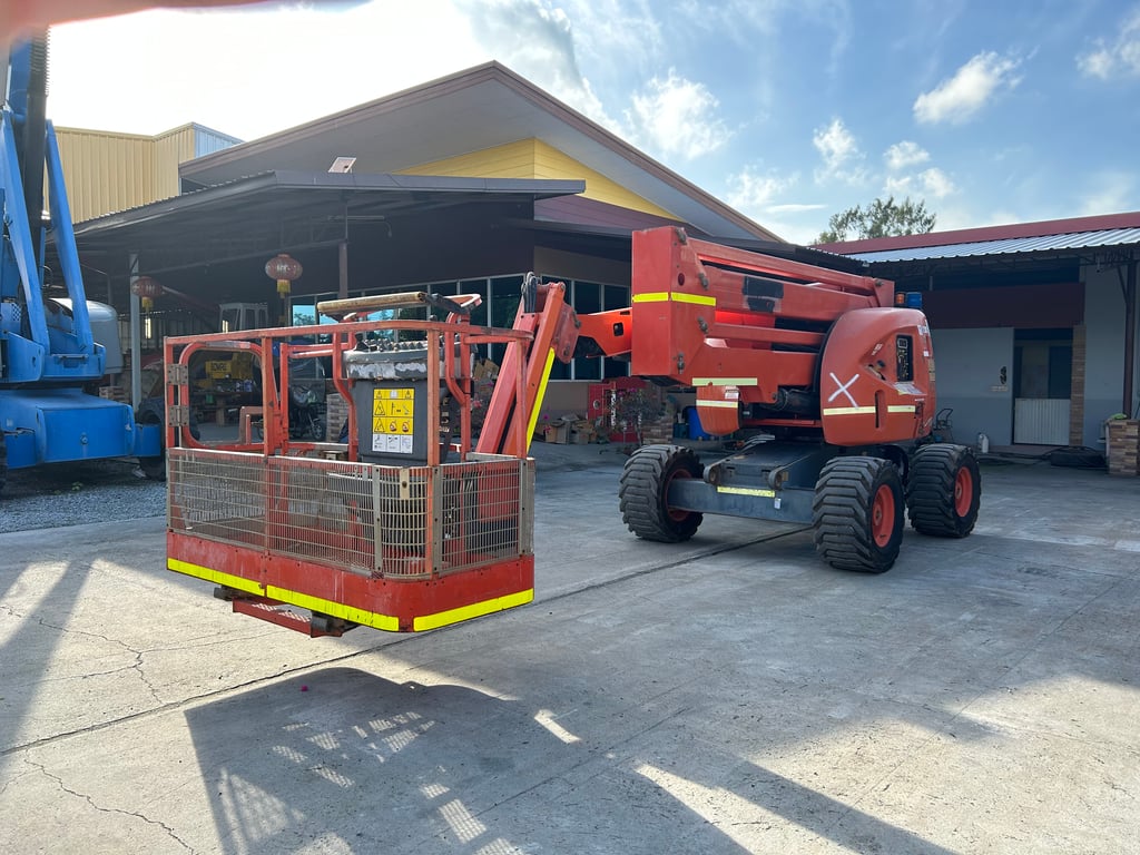 ขายรถกระเช้าบูม JLG รุ่น 450AJ ความสูง 13.7 เมตร รถเก่านอก ติดต่อ Line jiraroj2909