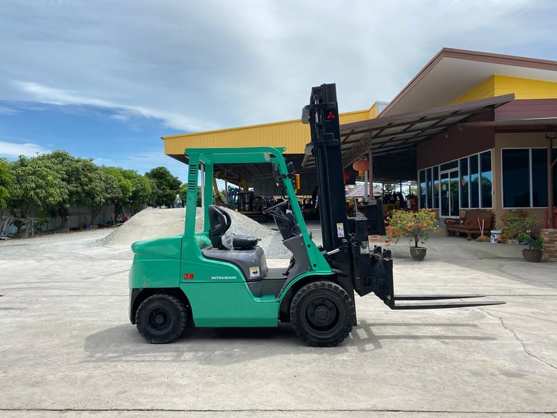 รถฟอร์คลิฟท์ MITSUBISHI  FD30NT ยก 3ตัน งากระดก รถนอกนำเข้า ติดต่อ Line jiraroj2909