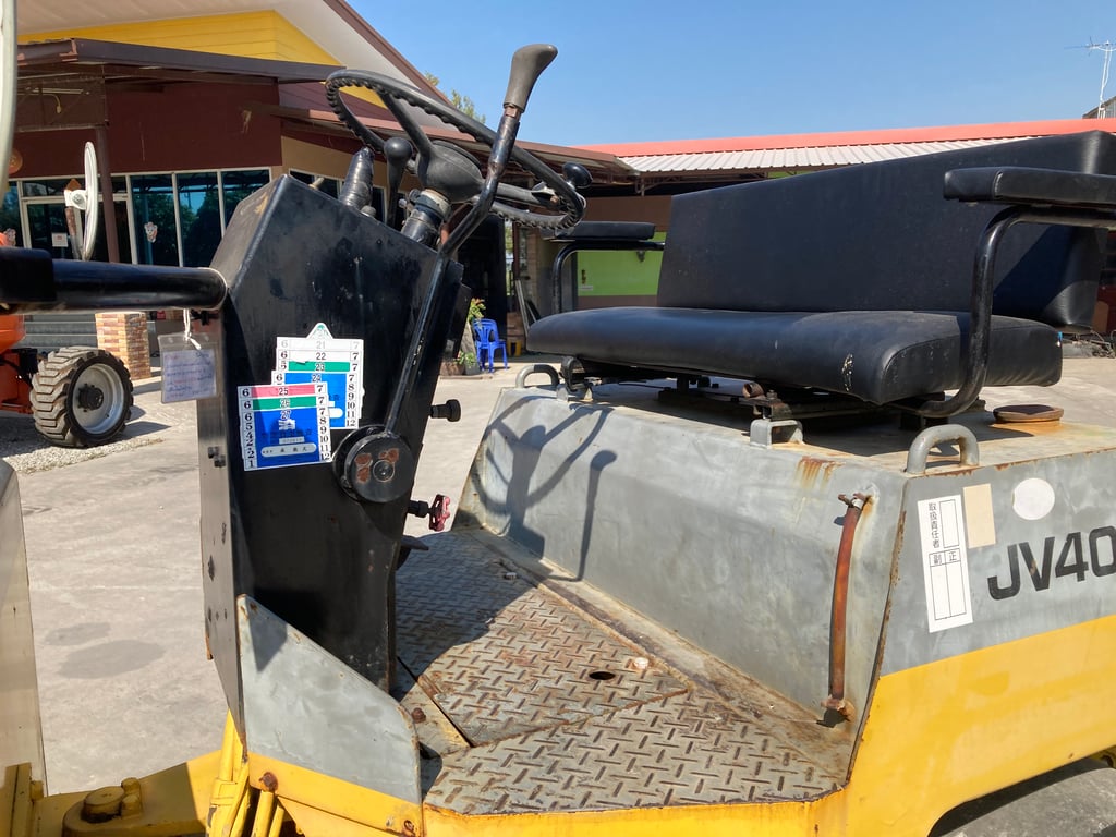 รถบดล้อหน้าเหล็กล้อหลังยาง KOMATSU  JV40CW-2  ขนาด 4 ตัน  รถเก่านอกนำเข้า  ติดต่อ Line  jiraroj2909