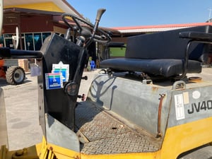 รถบดล้อหน้าเหล็กล้อหลังยาง KOMATSU JV40CW-2 ขนาด 4 ตัน รถเก่านอกนำเข้า ติดต่อ Line jiraroj2909 รถบดล้อหน้าเหล็กล้อหลังยาง KOMATSU JV40CW-2 ขนาด 4 ตัน รถเก่านอกนำเข้า ติดต่อ Line jiraroj2909