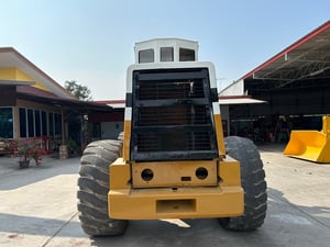 รถตักล้อยาง KOMATSU  530 เทียบเท่า WA300 บุ้งกี๋ 2.3 คิว ยกสูง 3.6 ม. รถเก่านอกนำเข้า ติดต่อ Line jiraroj2909