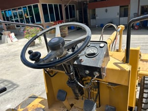 รถตักล้อยาง MITSUBISHI   WS300A บุ้งกี๋ 0.5 คิว ยกสูง 3 เมตร รถเก่านอกนำเข้า  ติดต่อ Line  jiraroj2909