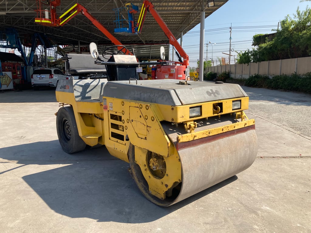 รถบดล้อหน้าเหล็กล้อหลังยาง KOMATSU  JV40CW-2  ขนาด 4 ตัน  รถเก่านอกนำเข้า  ติดต่อ Line  jiraroj2909