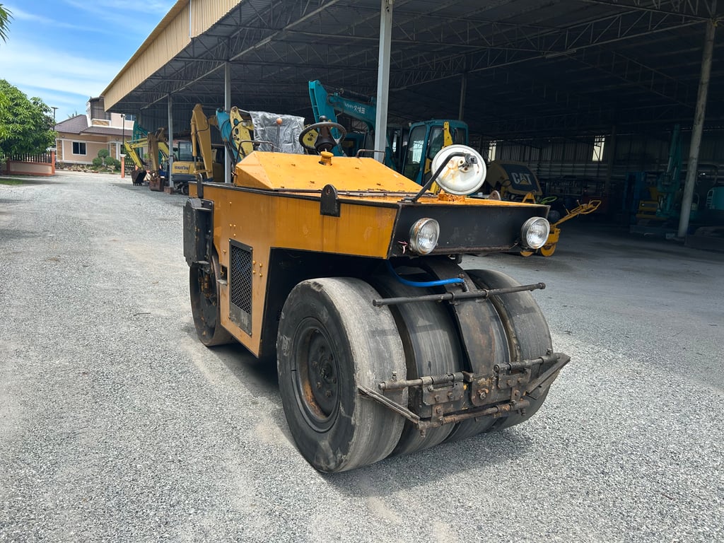รถบด BOMAG BW102AC ขนาด 2.5 ตัน รถเก่านอกนำเข้า   ติดต่อ Line  jiraroj2909