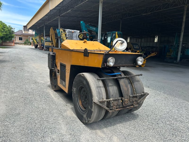 รถบด BOMAG BW102AC ขนาด 2.5 ตัน รถเก่านอกนำเข้า ติดต่อ Line jiraroj2909 รถบด BOMAG BW102AC ขนาด 2.5 ตัน รถเก่านอกนำเข้า ติดต่อ Line jiraroj2909