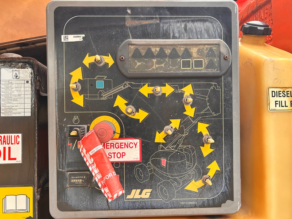 ขายรถกระเช้าบูม JLG  600AJ ความสูง 18.3 เมตร รถเก่านอก ติดต่อ Line jiraroj2909 ขายรถกระเช้าบูม JLG  600AJ ความสูง 18.3 เมตร รถเก่านอก ติดต่อ Line jiraroj2909
