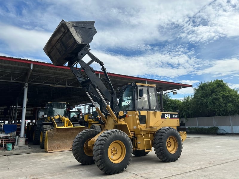รถตักล้อยาง CAT IT14F บุ้งกี๋ 1.4 คิว ยกสูง 3.6 ม. คอนโทรลเดี่ยว รถเก่านอกนำเข้า ติดต่อ Line jiraroj2909
