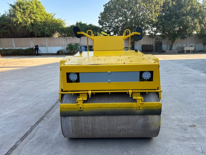 รถบดสั่นสะเทือนล้อเหล็ก SAKAI  SW350 หนัก 2.5 ตัน รถเก่านอก ติดต่อ Line  jiraroj2909