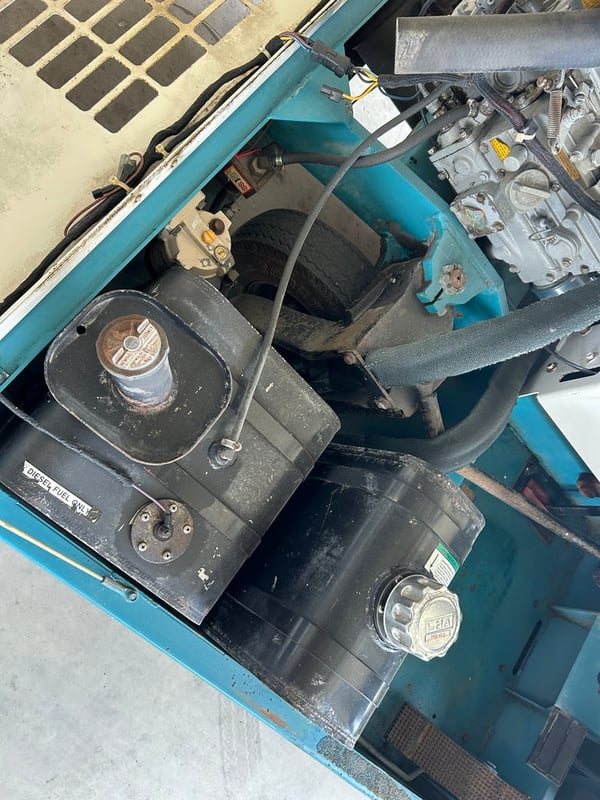 รถกวาดถนนดูดฝุ่น TENNANT 235D รถเก่านอก ติดต่อ Line  jiraroj2909