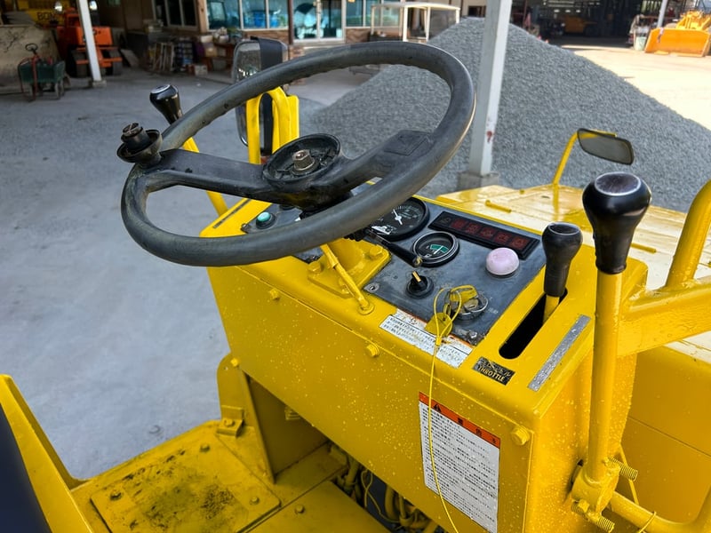 รถบดล้อหน้าเหล็กล้อหลังยาง SAKAI  TW350 ขนาด 2.5 ตัน รถเก่านอกนำเข้า  ติดต่อ   Line  jiraroj2909