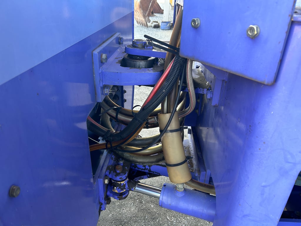 รถบด KOMASTU JV40CW-3 ล้อหน้าเหล็ก ล้อหลังยาง ขนาด 4ตัน ติดต่อ Line jiraroj2909 รถบด KOMASTU JV40CW-3 ล้อหน้าเหล็ก ล้อหลังยาง ขนาด 4ตัน ติดต่อ Line jiraroj2909