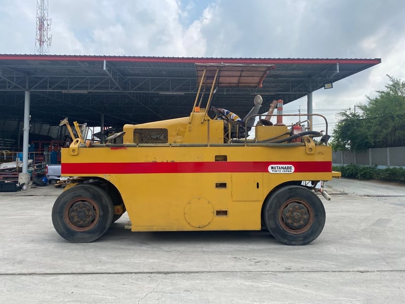 ขายรถบดล้อยาง 9 ล้อ  WATANABE  WP902 รถเก่านอกนำเข้า ติดต่อ  Line: jiraroj2909
