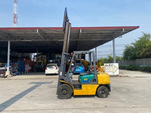 รถฟอร์คลิฟท์  KOMATSU  FD25T-14 ยก 2.5ตัน เสาสูง 3 เมตร   รถเก่านอก ติดต่อ  Line jiraroj2909