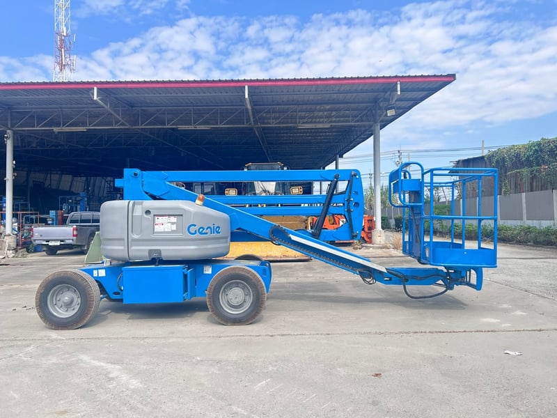 ขายรถกระเช้าไฟฟ้าบูมลิฟท์ GENIE  Z45-25 ความสูง 13.8 เมตร รถเก่านอก ติดต่อ Line jiraroj2909