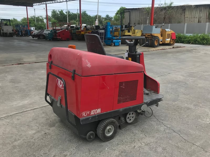 รถดูดฝุ่นแบบขับ RCM  ติดต่อ Line jiraroj2909