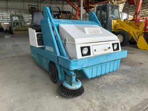 รถกวาดถนนดูดฝุ่น TENNANT 235D เก่านอก ติดต่อ Line  jiraroj2909