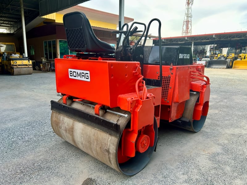 รถบดสั่นสะเทือน BOMAG BW120AD ขนาด 3 ตัน รถเก่านอกนำเข้า   ติดต่อ Line  jiraroj2909