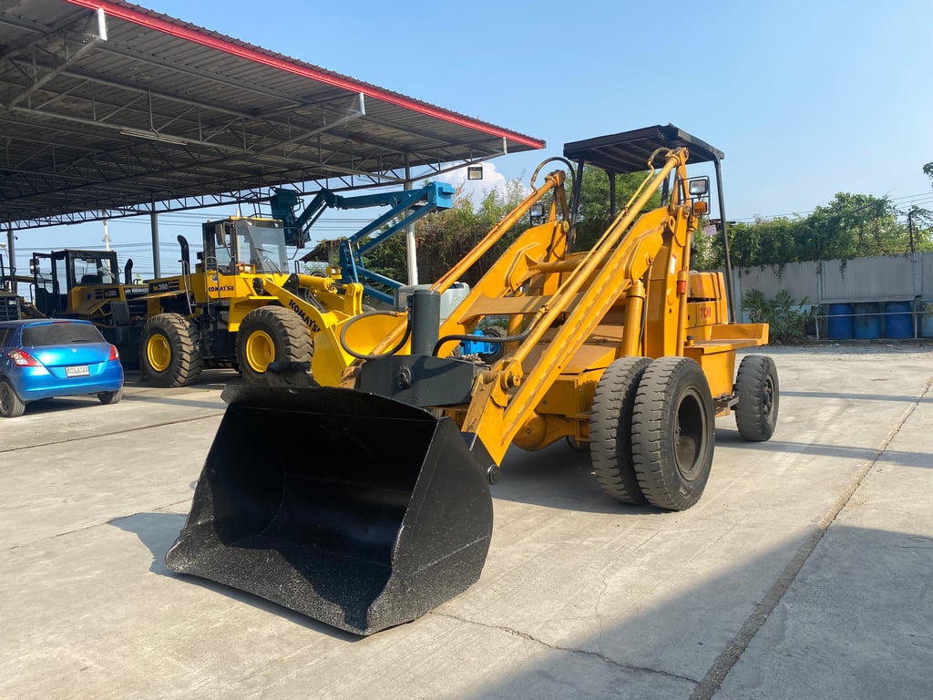 รถตักล้อยาง TCM SD25 แขนยกสูง 4.4 เมตร รถเก่านอกนำเข้า ติดต่อ Line jiraroj2909 รถตักล้อยาง TCM SD25 แขนยกสูง 4.4 เมตร รถเก่านอกนำเข้า ติดต่อ Line jiraroj2909