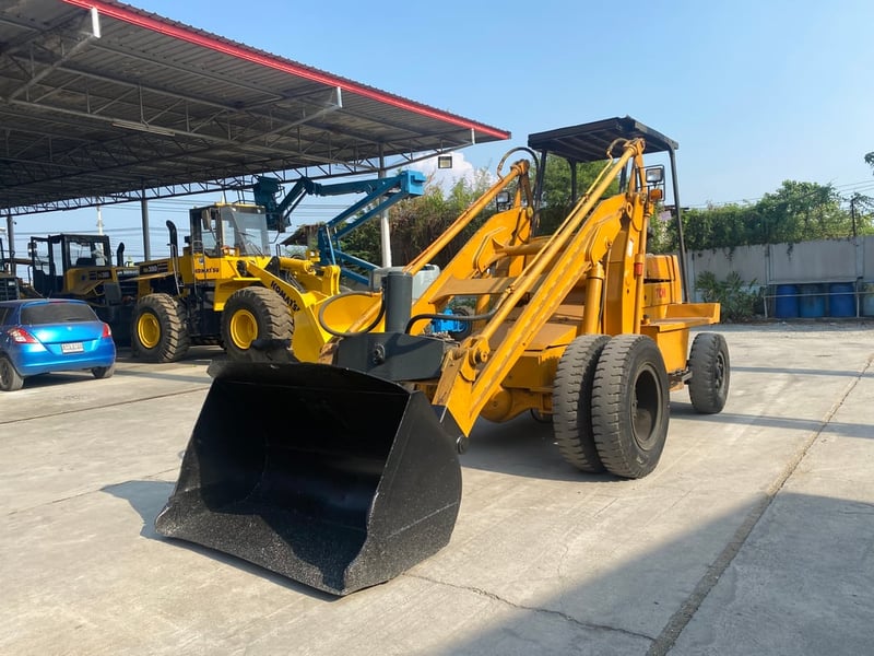 รถตักล้อยาง TCM SD25 แขนยกสูง 4.4 เมตร รถเก่านอกนำเข้า ติดต่อ Line jiraroj2909 รถตักล้อยาง TCM SD25 แขนยกสูง 4.4 เมตร รถเก่านอกนำเข้า ติดต่อ Line jiraroj2909