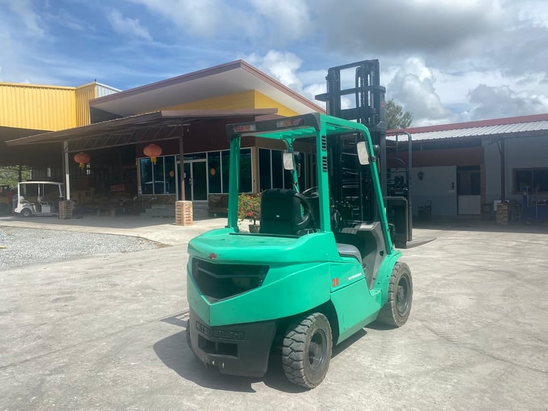 รถฟอร์คลิฟท์ MITSUBISHI FD30NT ยก 3ตัน เสาสูง 4เมตร งาสไลด์ ติดต่อ Line jiraroj2909