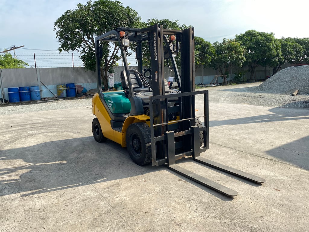 รถฟอร์คลิฟท์ KOMATSU  FD20T-16 ยก 2ตัน  ยกสูง 3เมตร   ติดต่อ Line jiraroj2909