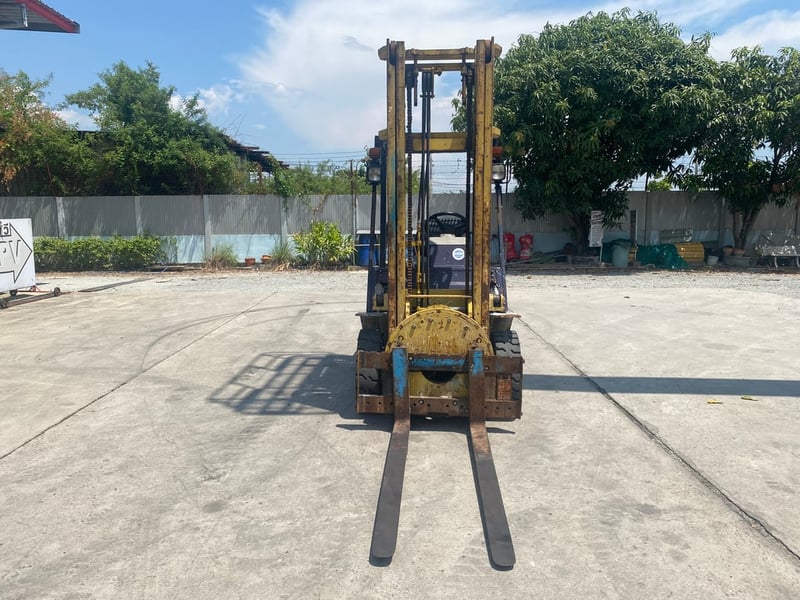 รถฟอร์คลิฟท์ KOMATSU  FD25-11 ยก 2.5 ตัน ยกสูง 4 เมตร งาหมุน    ติดต่อ Line jiraroj2909