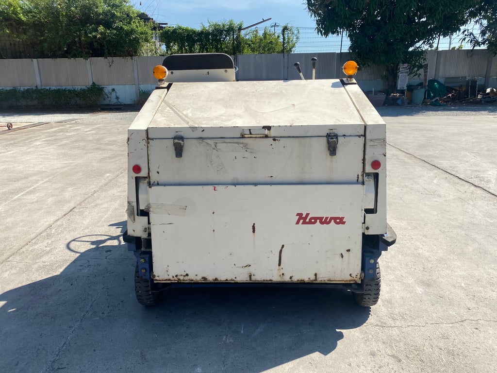 รถกวาดถนนดูดฝุ่น HOWA  HF63  รถเก่านอกนำเข้า ติดต่อ Line jiraroj2909