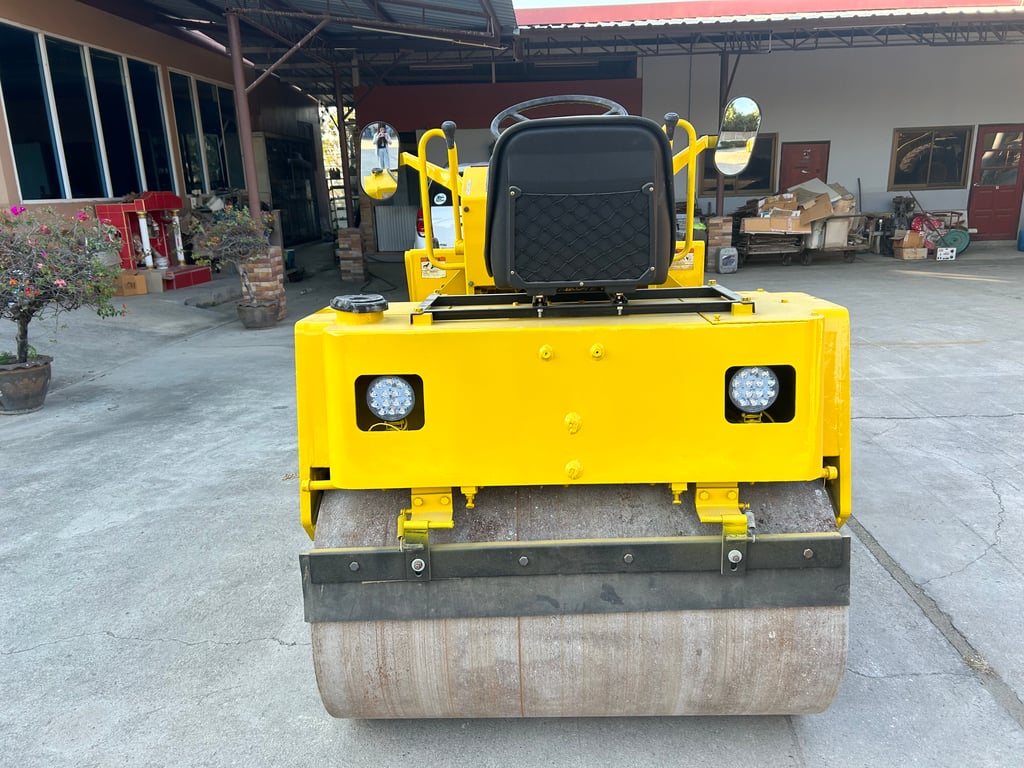 รถบดสั่นสะเทือนล้อเหล็ก SAKAI SW350 หนัก 2.5 ตัน รถเก่านอก ติดต่อ Line jiraroj2909 รถบดสั่นสะเทือนล้อเหล็ก SAKAI SW350 หนัก 2.5 ตัน รถเก่านอก ติดต่อ Line jiraroj2909