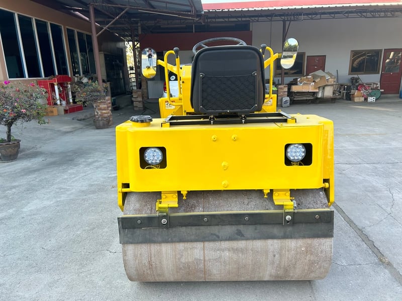 รถบดสั่นสะเทือนล้อเหล็ก SAKAI  SW350 หนัก 2.5 ตัน รถเก่านอก ติดต่อ Line  jiraroj2909