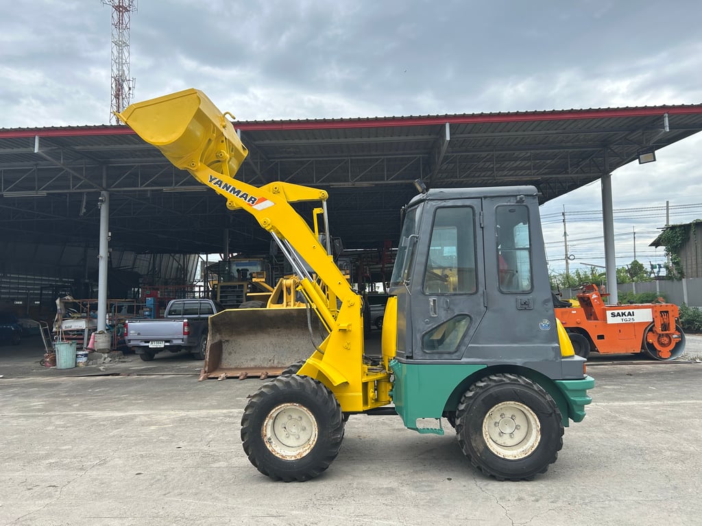 รถตักล้อยาง YANMAR V3-2 บุ้งกี๋ 0.4 คิว รถเก่านอกนำเข้า ติดต่อ Line jiraroj2909 รถตักล้อยาง YANMAR V3-2 บุ้งกี๋ 0.4 คิว รถเก่านอกนำเข้า ติดต่อ Line jiraroj2909