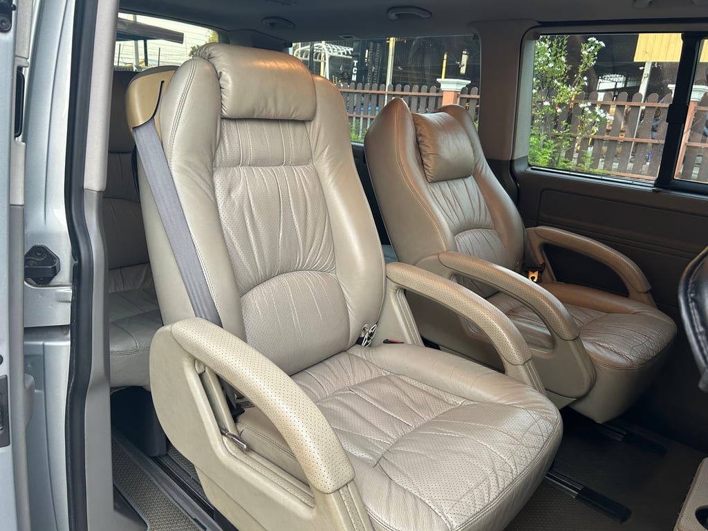ปี 2005 รถตู้ Volkswagen Caravelle 2.5 TDi รถบ้าน เจ้าของขายเอง