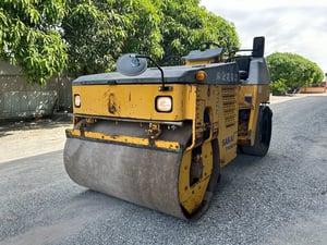 รถบดล้อหน้าเหล็กล้อหลังยาง SAKAI TW500W-1 หนัก 4 ตัน ติดต่อ Line jiraroj2909