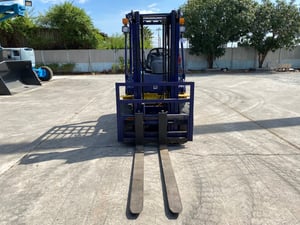 รถฟอร์คลิฟท์ KOMATSU รุ่น FD30T-12 เกียร์ธรรมดา รถเก่านอกนำเข้า ติดต่อ Line jiraroj2909