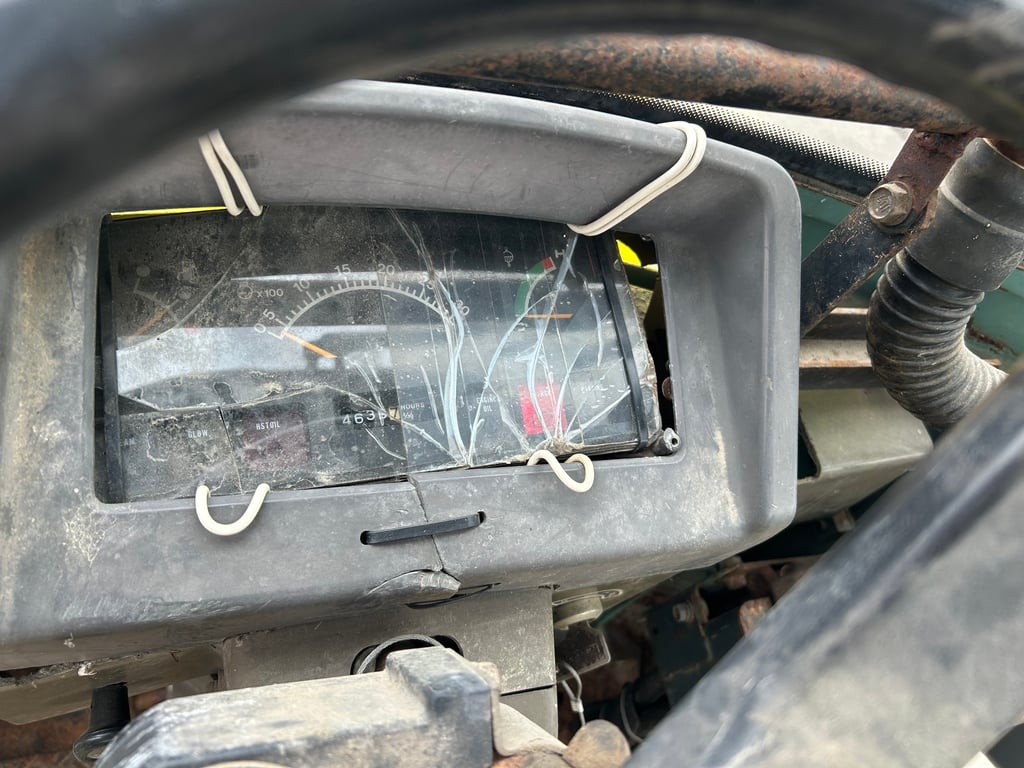 รถตักล้อยาง YANMAR V3-2 บุ้งกี๋ 0.4 คิว รถเก่านอกนำเข้า ติดต่อ Line jiraroj2909 รถตักล้อยาง YANMAR V3-2 บุ้งกี๋ 0.4 คิว รถเก่านอกนำเข้า ติดต่อ Line jiraroj2909