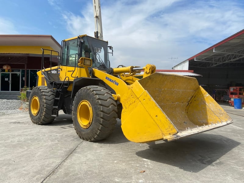 รถตักล้อยาง KOMATSU WA380-6 บุ้งกี๋ 3.4 คิว รถเก่านอกนำเข้า ติดต่อ Line jiraroj2909